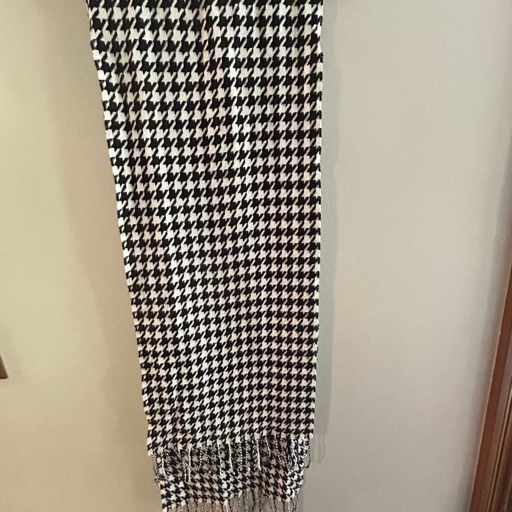 Black and White Houndstooth Scarf